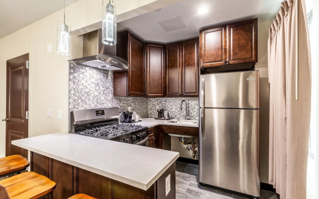 Van Wyck Hotel & Suites Near JFK Airport