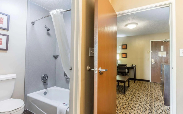 Magnolia Bay Hotel & Suites