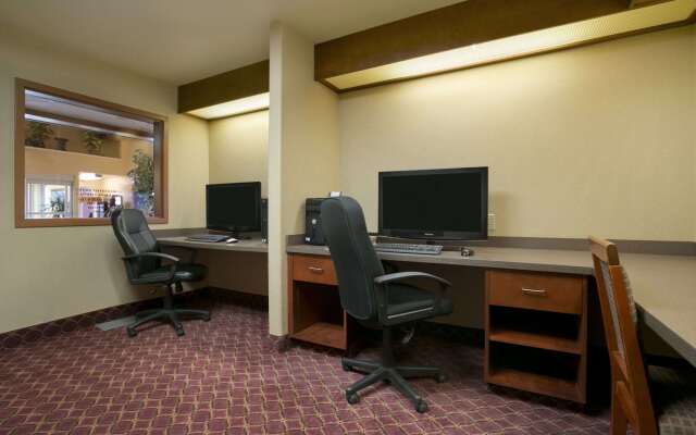 Super 8 by Wyndham Fort Nelson BC