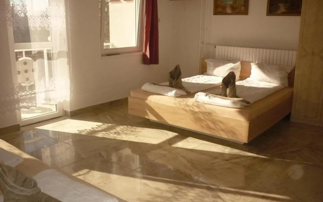 R1 Rolléder Apartman-ház