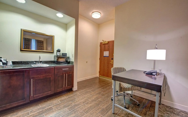 Hampton Inn & Suites Rockville Centre