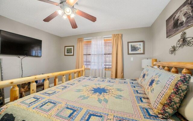 Strollin' Bear 3 Bedroom Home by RedAwning