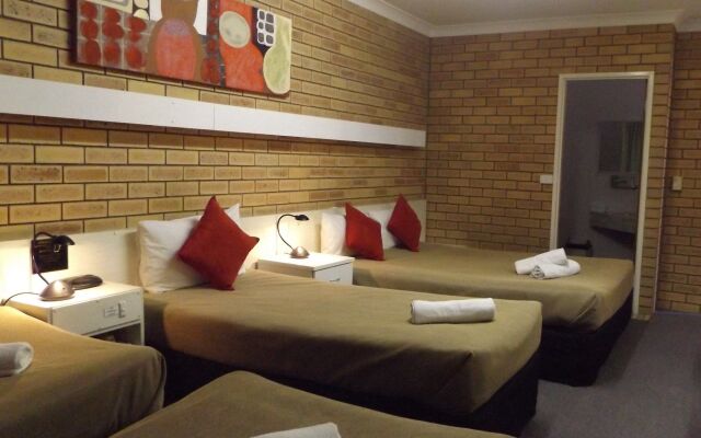 Golden Harvest Motor Inn