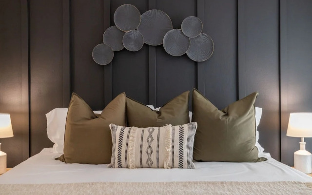 Tempe Vaughn 3 Bedroom Home by RedAwning