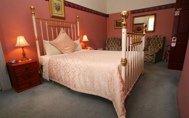 The Lodge on Elizabeth