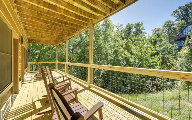 Pet-friendly Gatlinburg Retreat w/ Community Perks