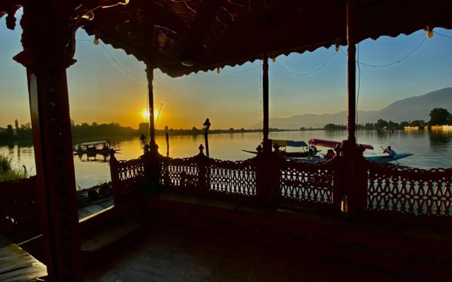 Houseboat Nairobi by OYO Rooms