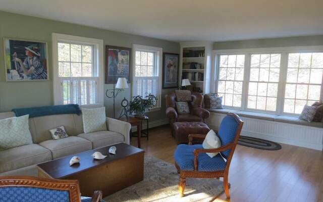 76 Indian Hill Road North - Three Bedroom House