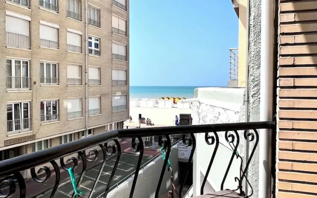 Beachfront & Sea View Sleeps 6