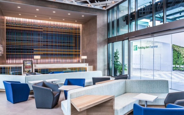 Holiday Inn Express Bangkok Soi Soonvijai by IHG