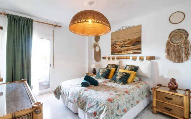 Cosy Apartment With Communal Pool