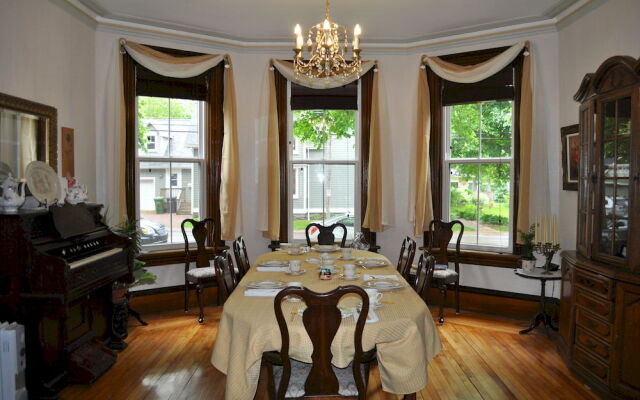 Summerside Inn Bed and Breakfast
