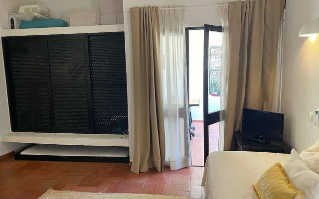 Nice Terrace Pool Studio