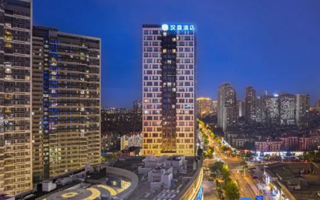 HanTing Hotel (Nanchang Honggutan Tongluowan Lushan South Avenue Metro Station)