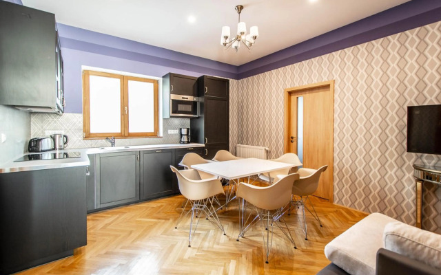 National Museum 3BDR Golden Stork Spot