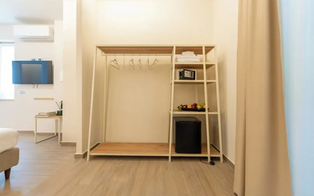 Six Luxury Room