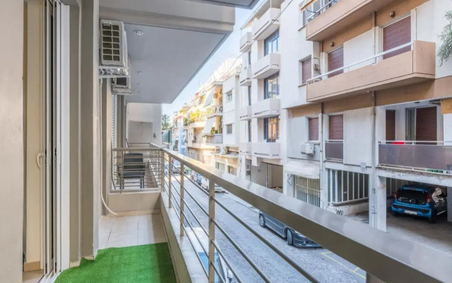 Colourful Artistic apart 100mbps center of Athens