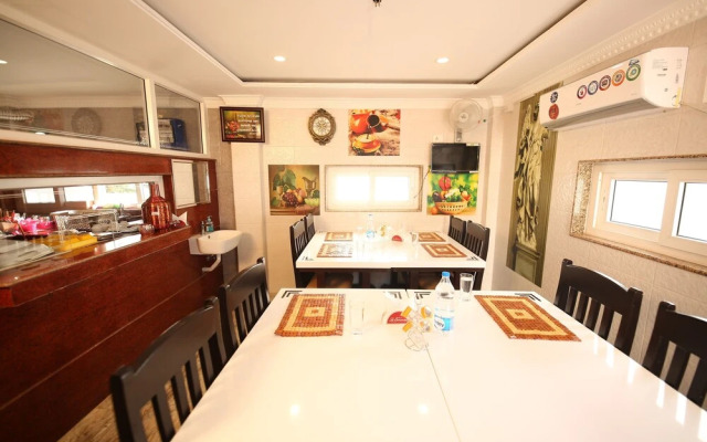 Le Emmaus Residency