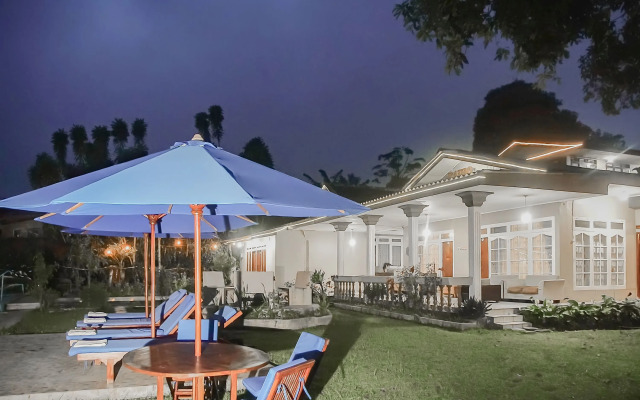 Residences by RedDoorz near Taman Safari