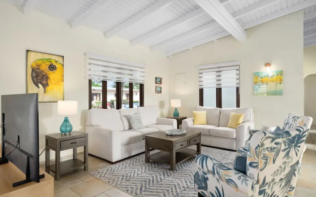 3BR 2BA Near Eagle Beach w Private Pool