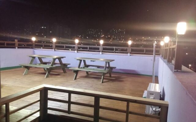 Hi & J Guesthouse - Hostel