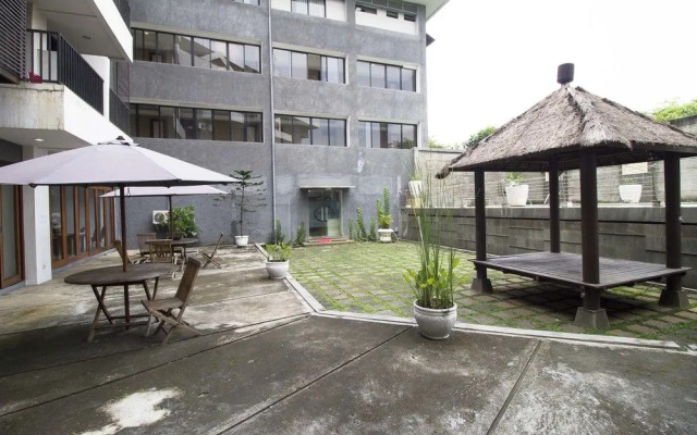 RedDoorz Apartment @ Cilandak