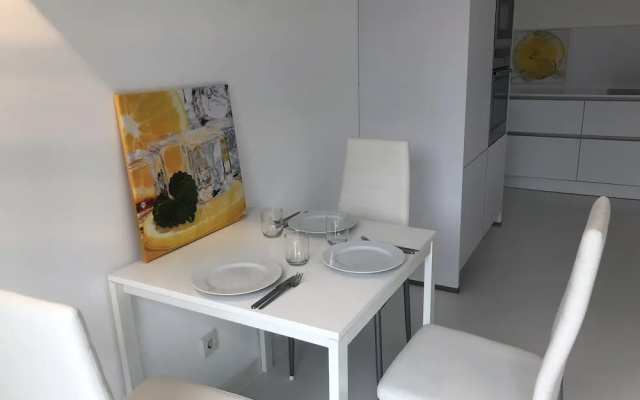 the white design apartment