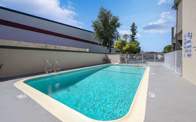 Econo Lodge Woodland near I-5