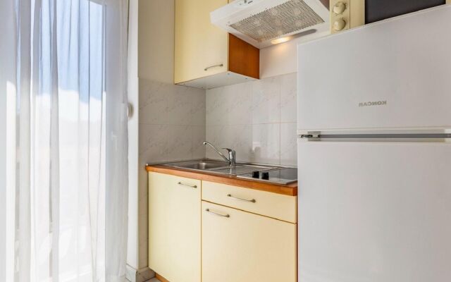 Classy Apartment in Banjole near Beach & Pula City