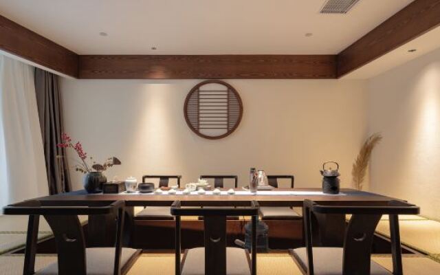 Qianna Hotel (Xi'an Bell Tower Huimin Street Subway Station)