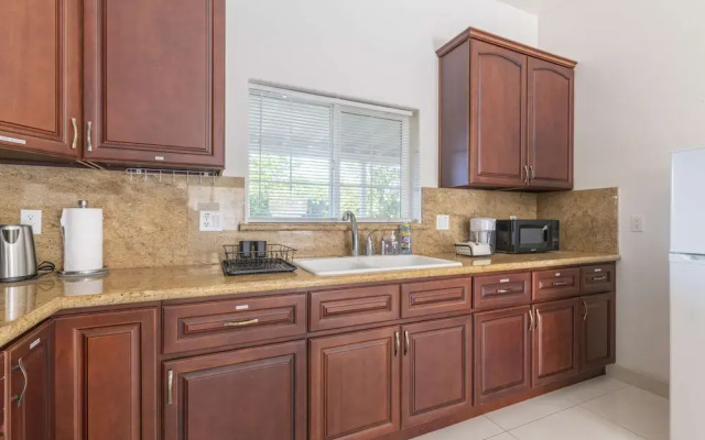 Elegant Retreat Modern Comforts, Prime Location