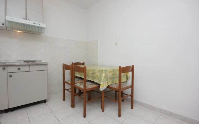 Apartment Vis 2470b