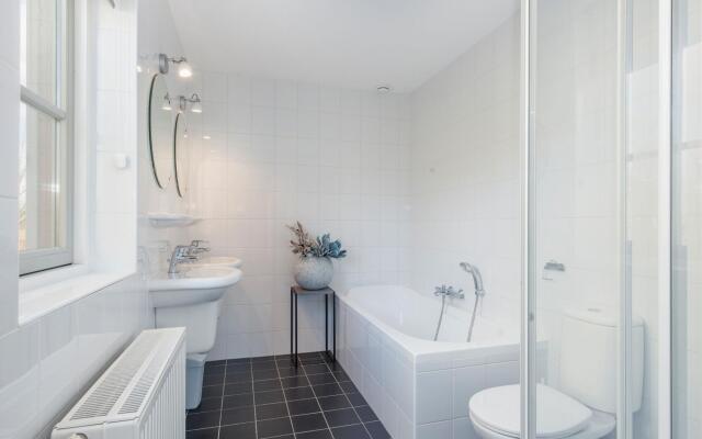 Stately, luxury villa with two bathrooms, 2km from Appelscha