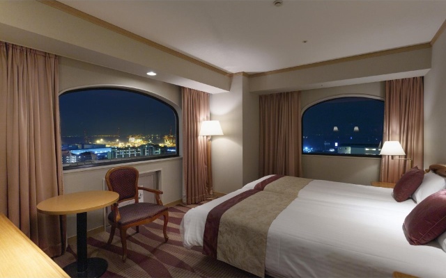 Hotel Plaza Kobe – Guest Rooms – Kobe