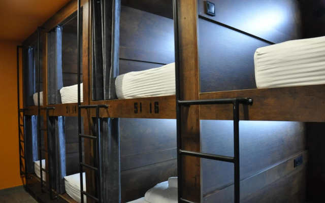 Full House Hotel & Capsule Hostel, Rivne