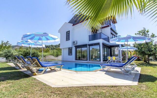 Villa Serra by Villamnet