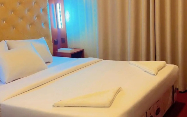 OYO 271 Parasol Hotel