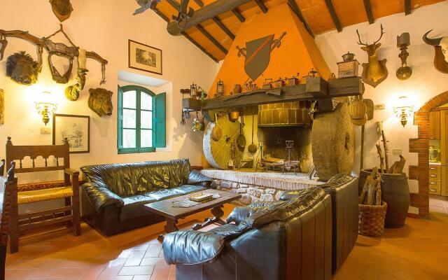 Gorgeous Holiday Home in Montecatini Val di Cecina with Pool