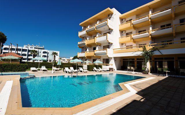 Trianta Hotel Apartments