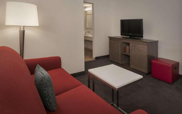 Hampton Inn & Suites Milwaukee Downtown