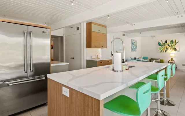 Mid Century Ranch - Private Resort-style Pool!