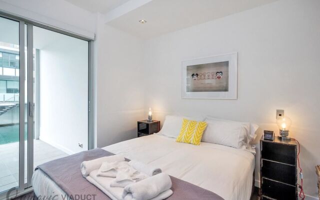 QV Area Waterfront Apartment - 503