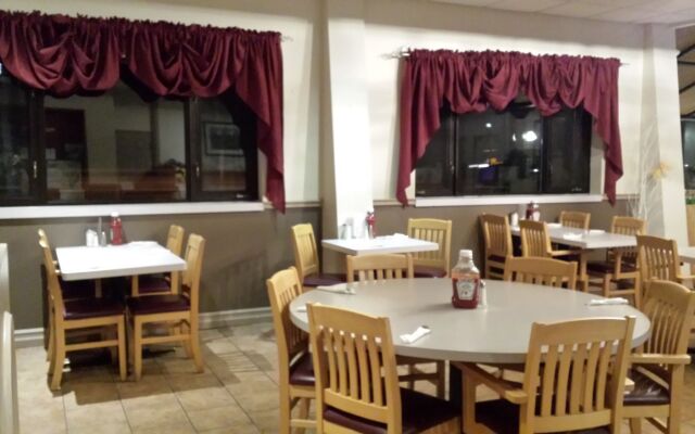 Jolly Roger Inn & Resort