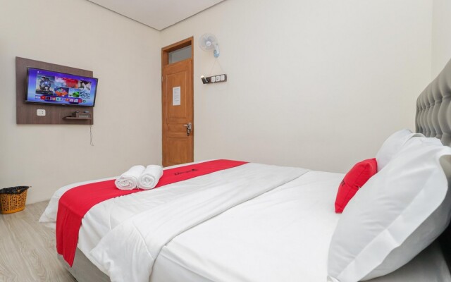 RedDoorz @ WR. Supratman Batu