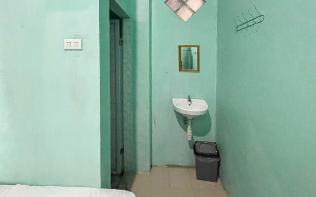 Antony Homestay near Pantai Pasir Putih Parbaba RedPartner