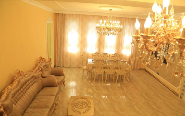 Luxury 5 bedroom Property in the centre