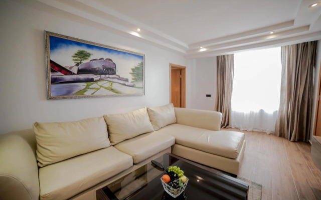 Victoria Crown Plaza Hotel