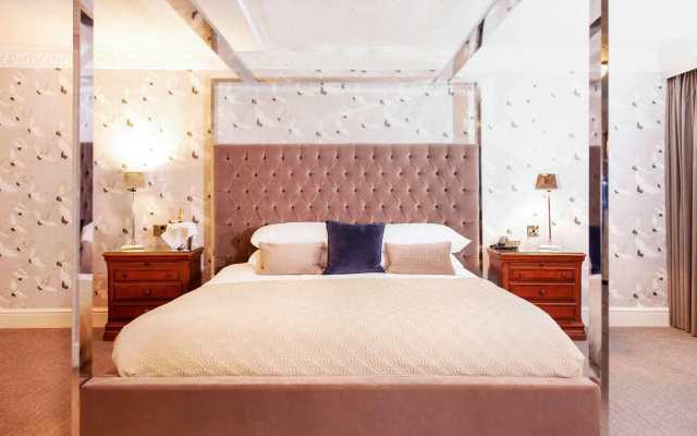 Bredbury Hall Hotel