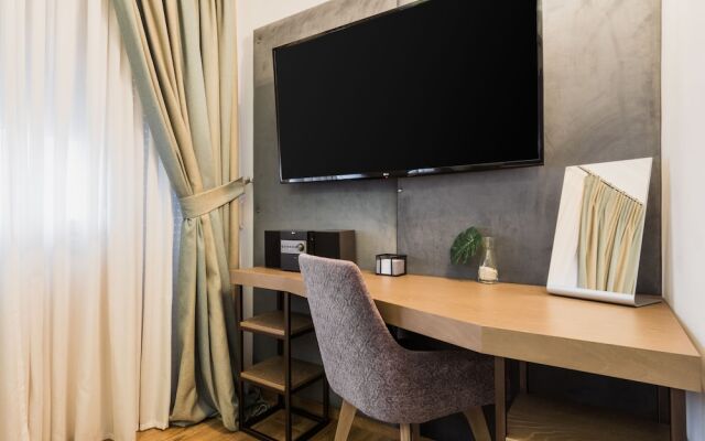 Acropolis Executive Suite