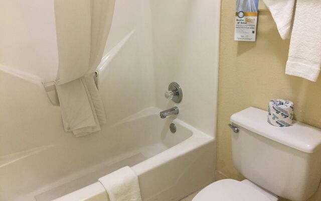 Econo Lodge Inn & Suites Eagle Pass